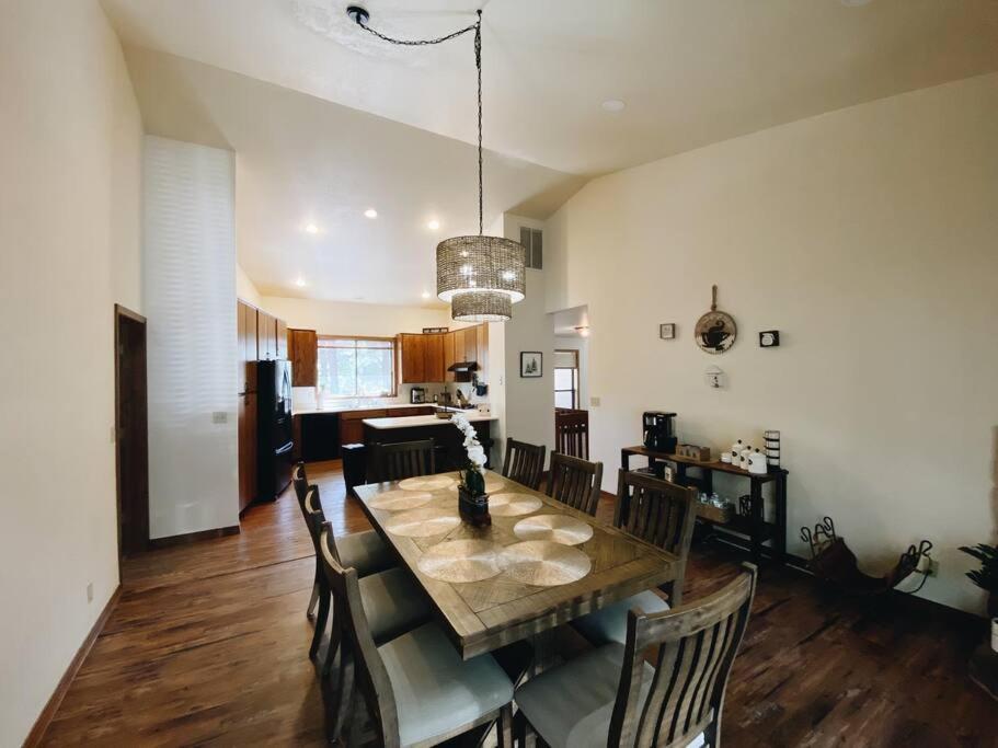 Kathys Cabin, King Bed, Hot Tub, Near-Nau & Downtown Attractions, Perfect Year-Round Mountain Getaway Flagstaff Exterior photo