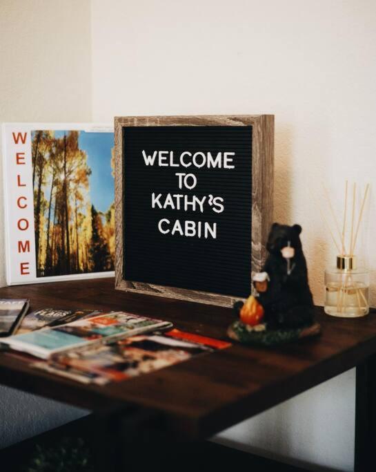 Kathys Cabin, King Bed, Hot Tub, Near-Nau & Downtown Attractions, Perfect Year-Round Mountain Getaway Flagstaff Exterior photo