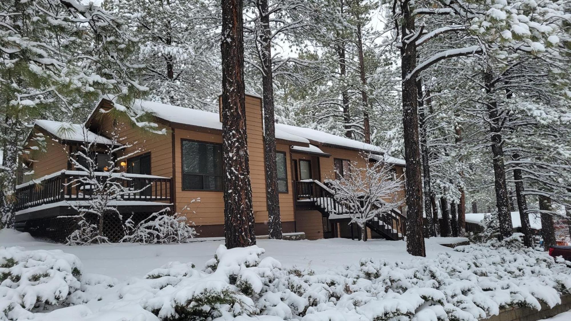 Kathys Cabin, King Bed, Hot Tub, Near-Nau & Downtown Attractions, Perfect Year-Round Mountain Getaway Flagstaff Exterior photo